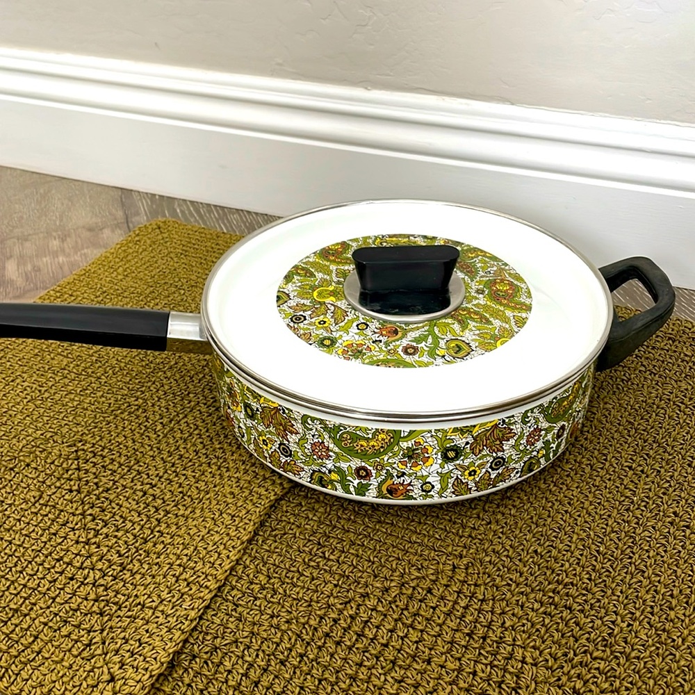 Retro Porcelain Enamelware Floral Pot/ Saucepan with Lid